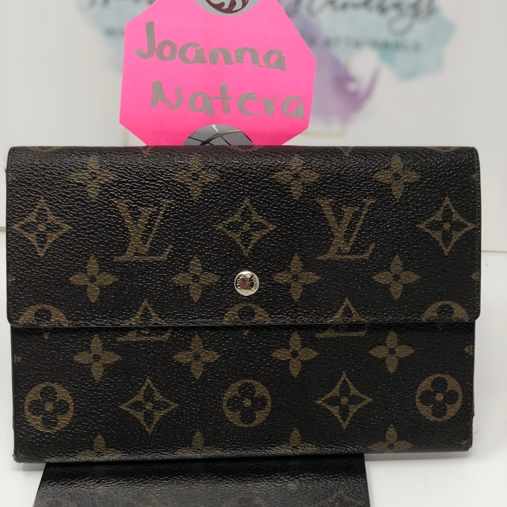 ⭕️sold⭕️Louis Vuitton long wallet